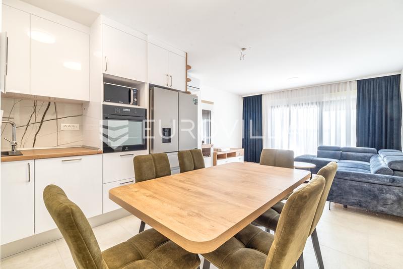 Zagreb, Sisačka, three-room apartment with a terrace, 70 m²