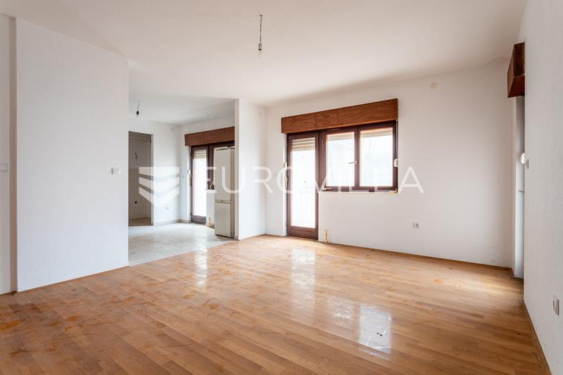 Stobrec, 3 daireli, iyi inşa edilmiş bir ev, toplam alanı 561 m² - 18