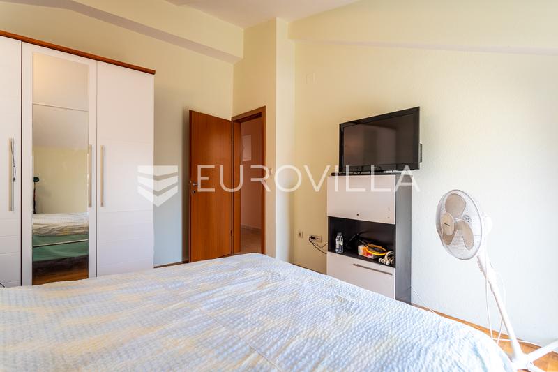 Stobrec, 3 daireli, iyi inşa edilmiş bir ev, toplam alanı 561 m² - 13