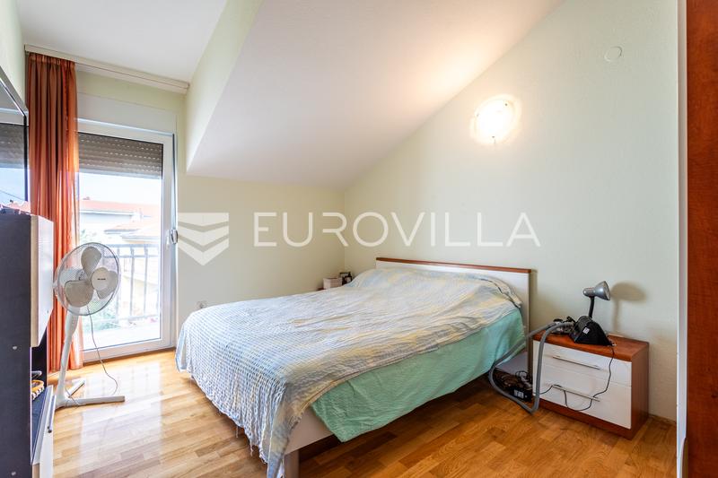 Stobrec, 3 daireli, iyi inşa edilmiş bir ev, toplam alanı 561 m² - 12