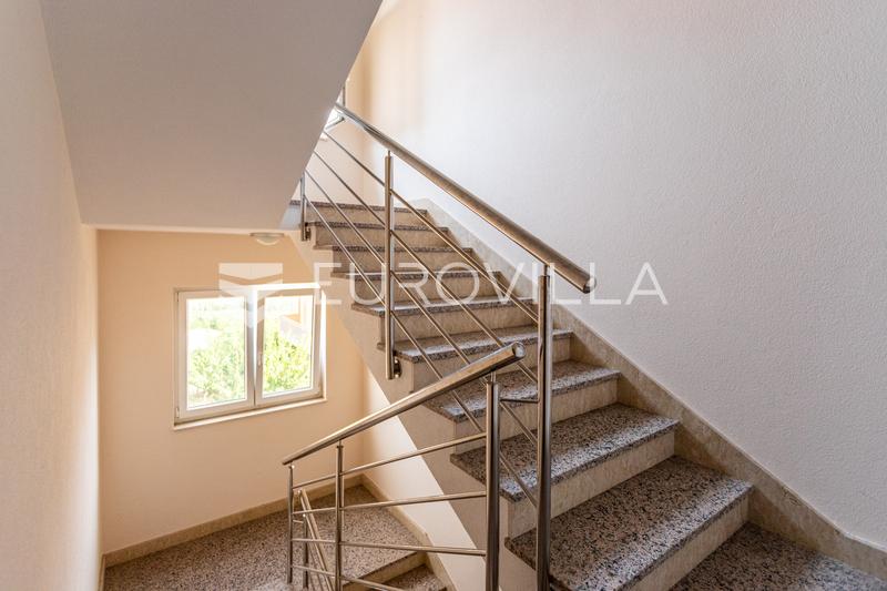 Stobrec, 3 daireli, iyi inşa edilmiş bir ev, toplam alanı 561 m² - 2