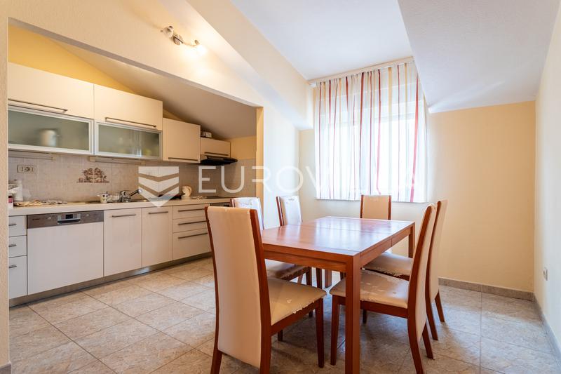 Stobrec, 3 daireli, iyi inşa edilmiş bir ev, toplam alanı 561 m² - 7