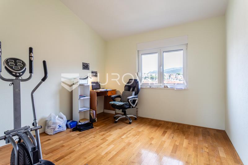 Stobrec, 3 daireli, iyi inşa edilmiş bir ev, toplam alanı 561 m² - 14