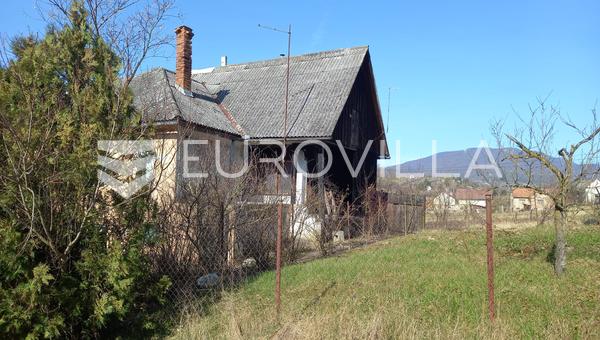 Jasterbarsko, Malunje, casa familiar NKP 140 M2 com jardim de 1328 M2