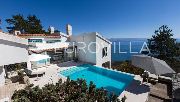 Opatija, Veprinac, Sonsuzluk Havuzlu ve Kvarner'in Nefes Kesen Manzaralarına Sahip Eşsiz Villa