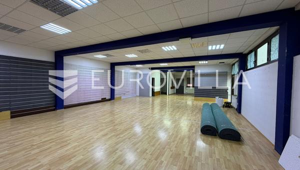 Dacovo, Centro da Cidade - Espaço Comercial em 3 Andares, 630 m²