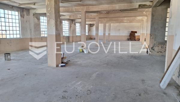 Karlovac, Ilovac, armazém 3600 m², excelente localização, renovação