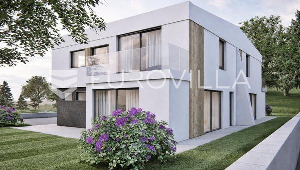 St. Ivan Zelina, moradia geminada moderna com pátio privado, 140 m²