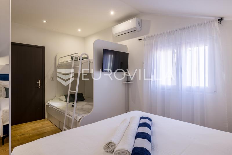 Kaštel Stari, attractive house with a swimming pool in a quiet location - 9