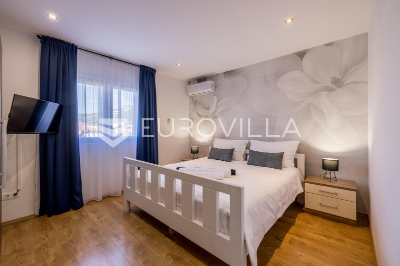 Kaštel Stari, attractive house with a swimming pool in a quiet location - 2