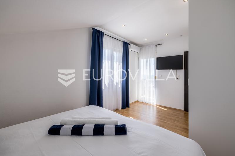 Kaštel Stari, attractive house with a swimming pool in a quiet location - 11