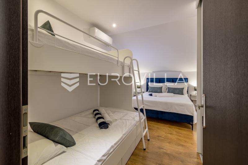 Kaštel Stari, attractive house with a swimming pool in a quiet location - 8