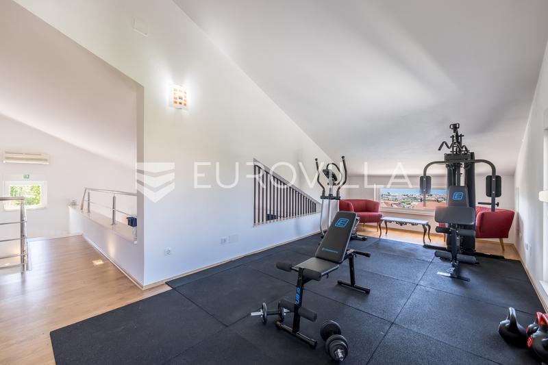 Kaštel Stari, attractive house with a swimming pool in a quiet location - 14