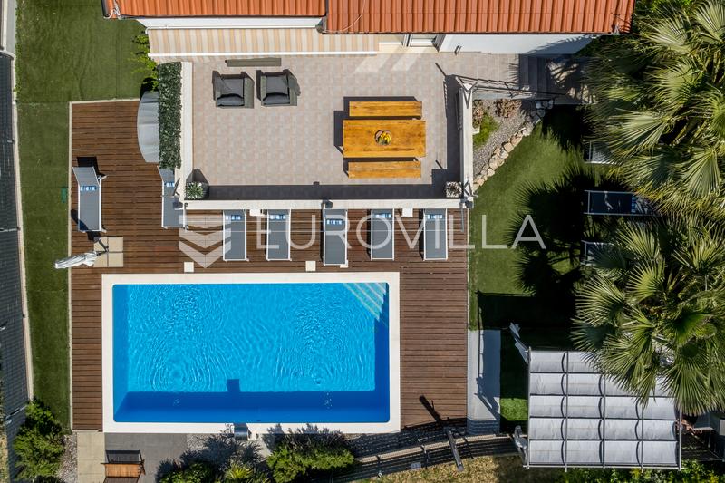 Kaštel Stari, attractive house with a swimming pool in a quiet location - 1