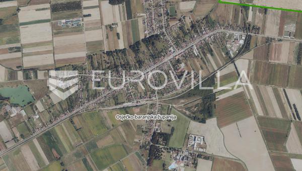 Bizovac, 15 metre cepheli arsa, toplam alan 647 m²