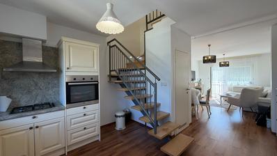 Đakovo, Keskusta - Täysin remontoitu kaksitasoinen kolmion asunto, 73 m²