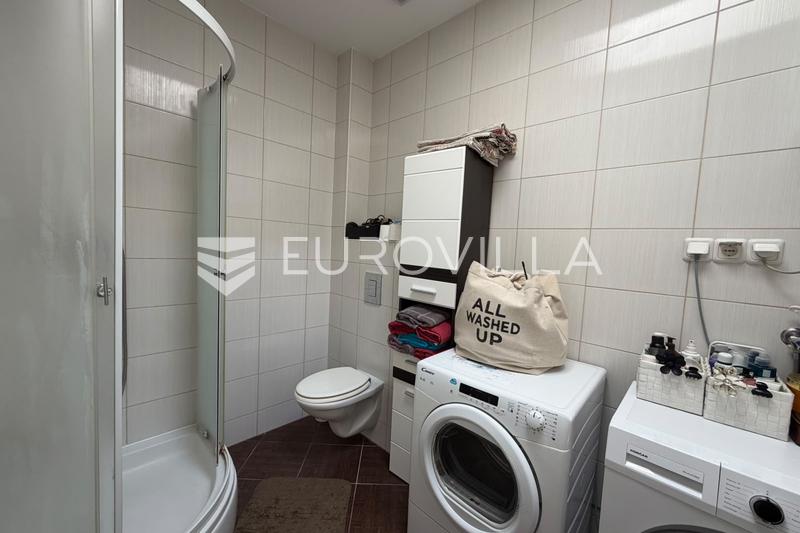 Đakovo, Keskusta - Täysin remontoitu kaksitasoinen kolmion asunto, 73 m² - 12