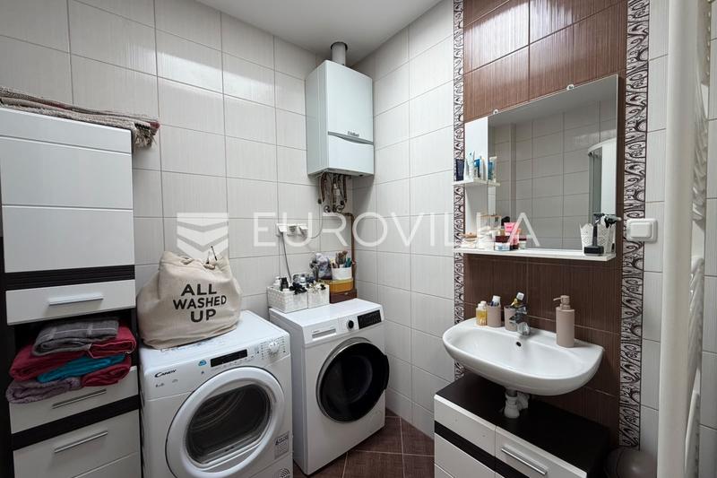 Đakovo, Keskusta - Täysin remontoitu kaksitasoinen kolmion asunto, 73 m² - 11