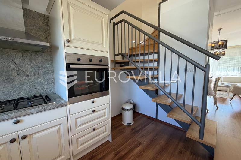 Đakovo, Keskusta - Täysin remontoitu kaksitasoinen kolmion asunto, 73 m² - 5