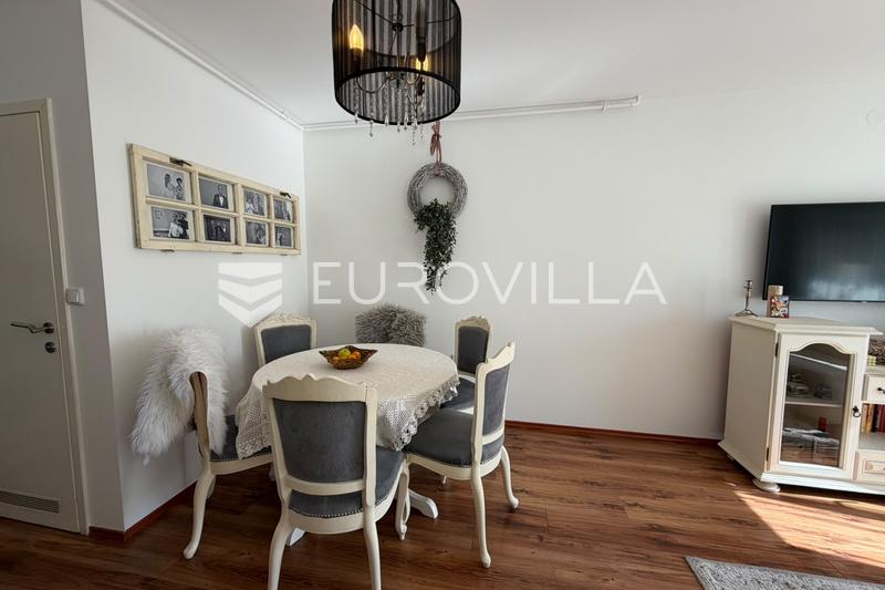 Đakovo, Keskusta - Täysin remontoitu kaksitasoinen kolmion asunto, 73 m² - 7