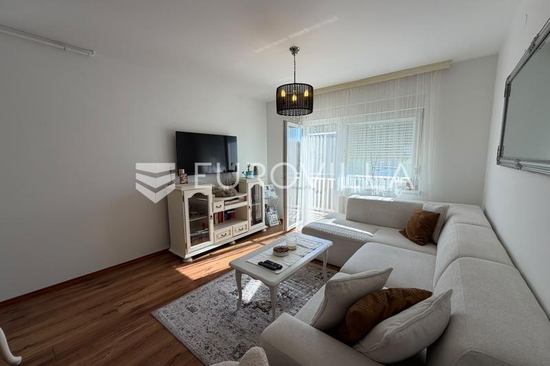Đakovo, Keskusta - Täysin remontoitu kaksitasoinen kolmion asunto, 73 m² - 8