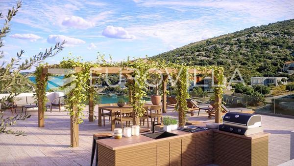 Rogoznica'da, muhteşem deniz manzaralı, yapım aşamasında modern villa.