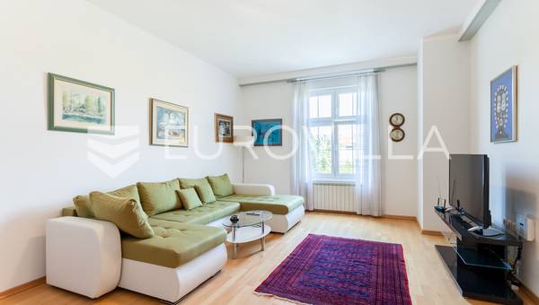 Mazuranic vierkant appartement met 3 slaapkamers