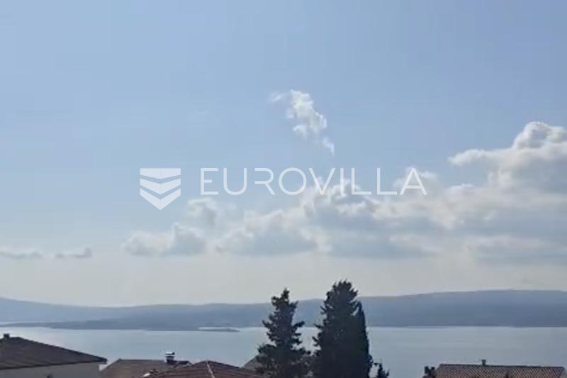 Crikvenica, dvosobni apartman s lođom i pogledom na more