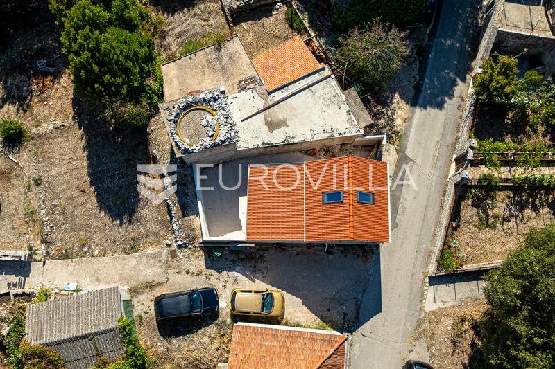 Otok Korčula, Žrnovo, nedovršena kuća u centru Žrnova - 7