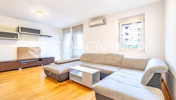 Zagreb, Vrbani III, prostran i potpuno namješten trosoban stan, 83 m²