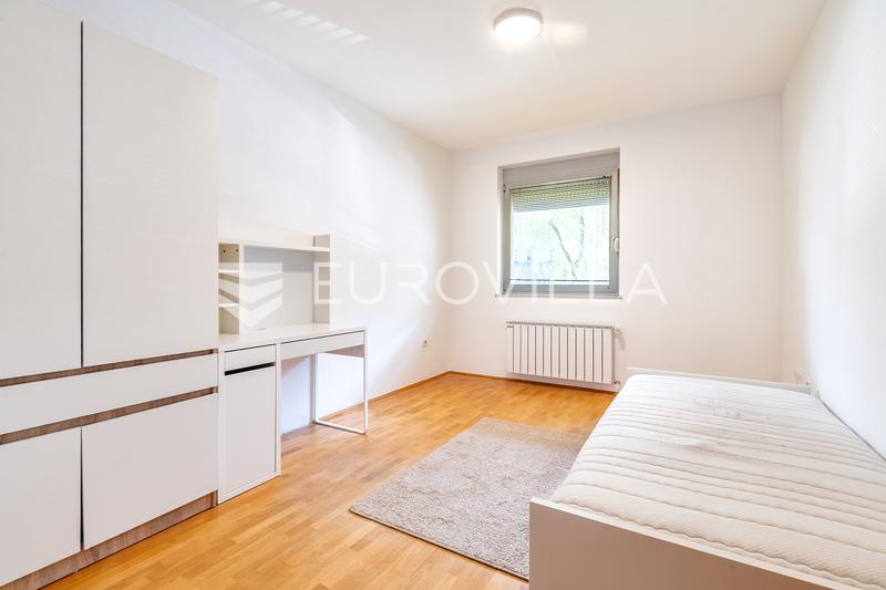 Zagreb, Vrbani III - spacious and fully furnished 2-bedroom apartment, 83 m²