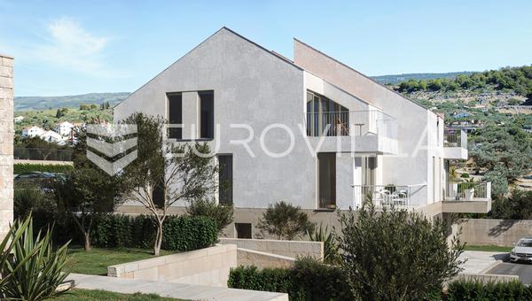 Brač, Supetar, dvosoban stan na prvom katu s pogledom na more