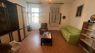 Pula, Kastanjer appartement in een oud gebouw 65 m2