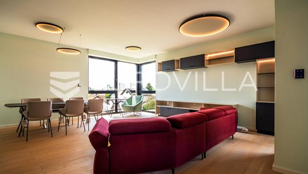 Varaždín, Centrum města - Luxusní byt 170 m² s přístupem do wellness a 2 garážovými stáními