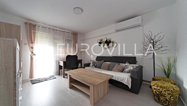 Osijek, Gornji Grad - Kompletne zrekonštruovaný, zariadený byt v centre mesta
