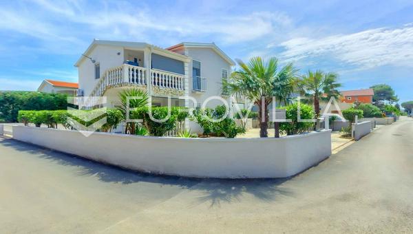 Vir - Atractiva casa de apartamentos con 4 unidades residenciales, a solo 150 m de la playa