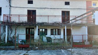 Istra, Novigrad okolica, kuća u nizu za adaptaciju na mirnoj lokaciji