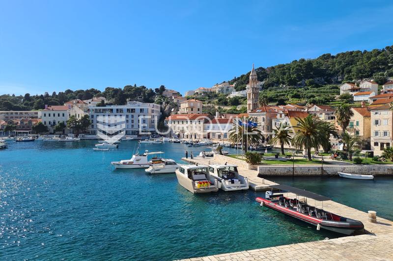 Hvar, Hvar, zazidljivo zemljišče z gradbenim dovoljenjem - 1
