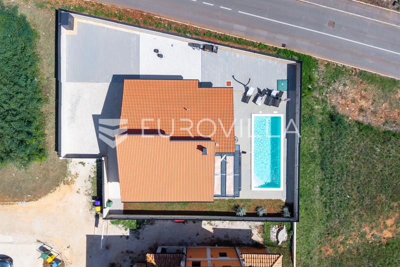 Isztria, Krnica, ház medencével és parkosított kerttel - 2