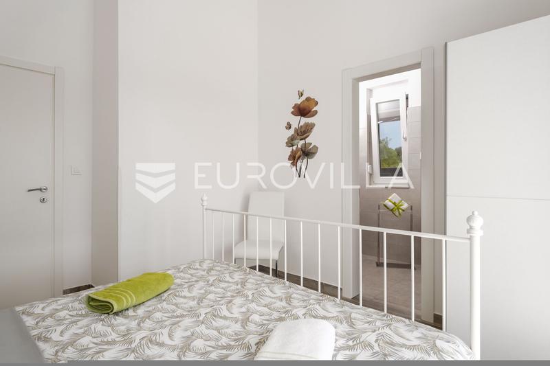 Isztria, Krnica, ház medencével és parkosított kerttel - 34