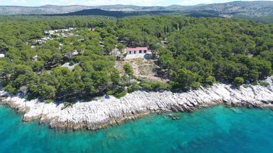 Brac, Milna, Ensimmäinen rivi merenrantaa tontti panoraamanäkymillä
