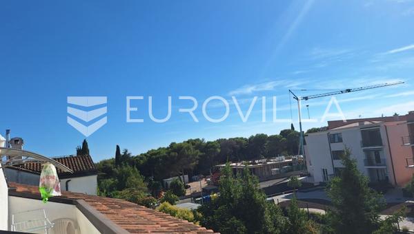 Ístria, Rovinj, apartamento de 100m2 dividido em 2 unidades a 300m da praia.