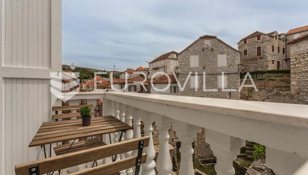 Brač, Milna, prekrasna kuća, 5 metara od mora