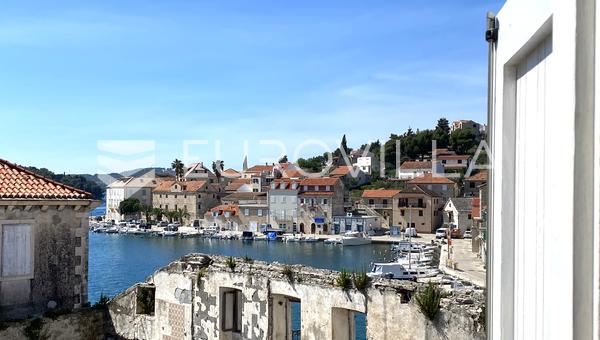 Brač, Milna, prekrasna kuća, 5 metara od mora