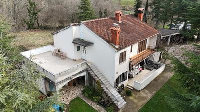 Istrien, Poreč – Ideal fastighet för boende eller uthyrning: två bostadsenheter, garage och en stor tomt