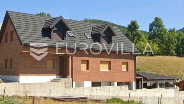 Gorski Kotar, Mrkopalj, ett hus med 4 lägenheter på en 2 075 m² tomt