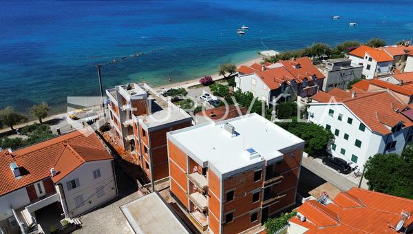 Vodice, YENİ YAPI, plajda üç yatak odalı daire, 121 m²