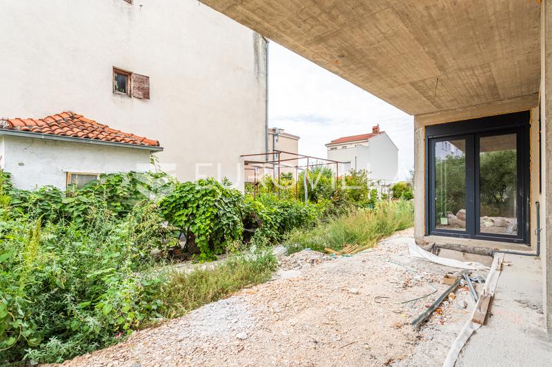 Strozanac, NOVÁ VÝSTAVBA, přízemní třípokojový byt se zahradou a parkováním, 68,94 m² - 9