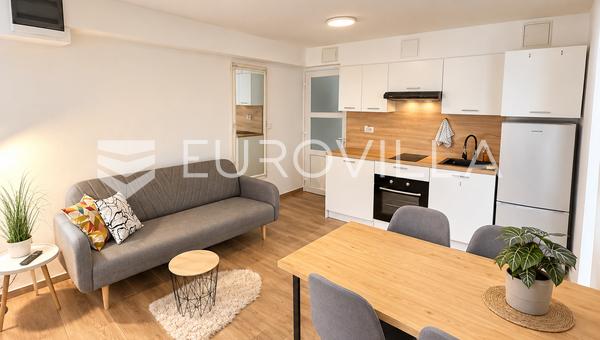 Zagreb, Badaliceva, funktionel etværelses lejlighed, 28 m², førsteklasses beliggenhed.