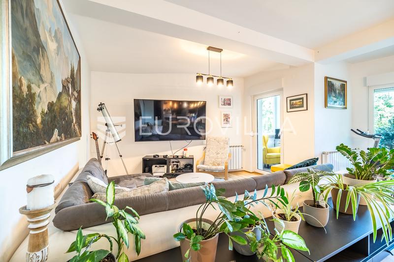 Zagreb, Šestine, five-room apartment with a view of greenery, a garage, and an additional apartment - 4